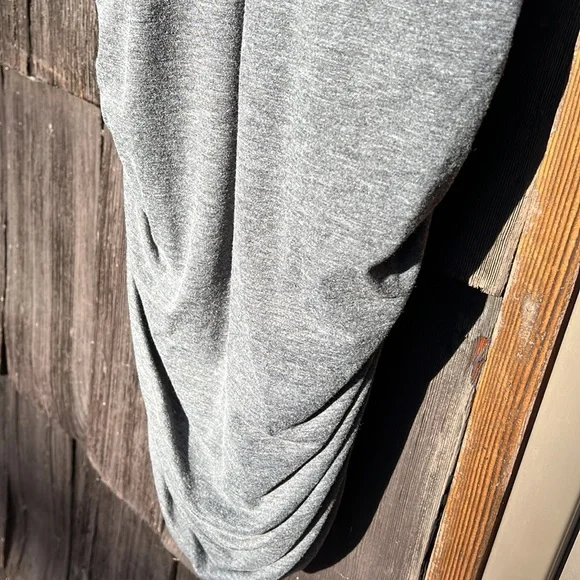 Athleta Spirts Dress Razor back, built in Bra, ruched bottom, figure flattering. - Picture 4 of 9